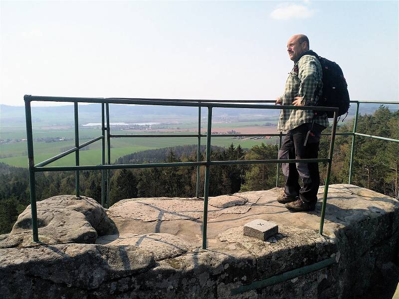 Marek Řeháček a Jan Pikous se opět toulali a dali dohromady knihu Příběhy skalních vyhlídek Českého ráje. Na snímku Jan Pikous.