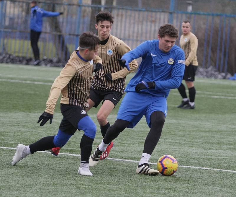 Chrastava (v modrém) podlehla v přípravném fotbale libereckému dorostu U18.