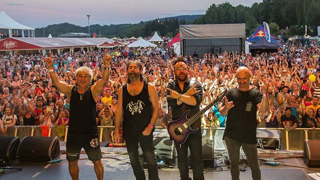 Ve sportovním areálu Vesec v Liberci začal 26. července 26. ročník hudebního festivalu Benátská! Na snímku je kapela Turbo.