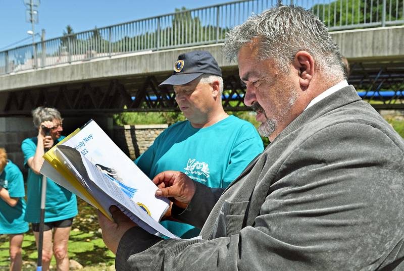 Své poselství předává Nisa zástupcům měst a obcí na jejím břehu. Do Chrastavy Víla Nisa připlula v sobotu 18. června.