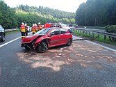 U Hodkovic havarovalo auto. Nehoda zablokovala ranní dopravu.