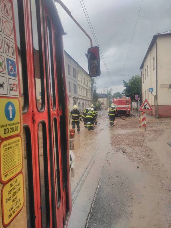 Přívalový déšť zasáhl ve středu večer Liberec.