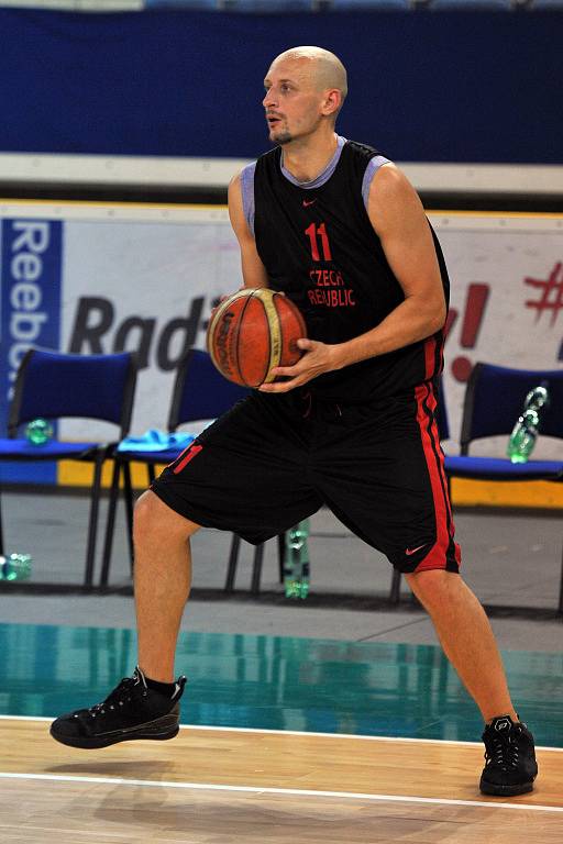 KEMP NA SEVERU. Česká basketbalová reprezentace se připravuje pod koučem Pavlem Budínským v Liberci. 