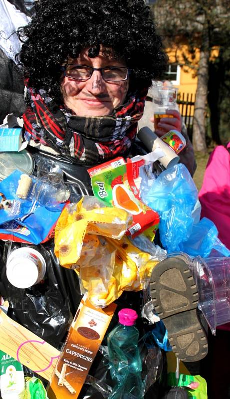 OSTAŠOVSKÝ MASOPUST se konal potřetí. Ani letos nechyběly tradiční masky, zvyklosti a říkadla