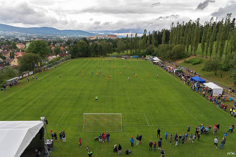 V rámci charitativní akce Jiskra pro Lukáše se 12. srpna ve Vratislavicích nad Nisou odehrál exhibiční fotbalový zápas týmů Real Top Praha a TJ Jiskra Vratislavice nad Nisou. Během dne byl zajištěn i bohatý kulturní program, vystoupily kapely Těla, Tres U