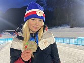 Naděje českého biatlonu. Sedmnáctiletá Ilona Plecháčová s medailí z EYOF 2023.