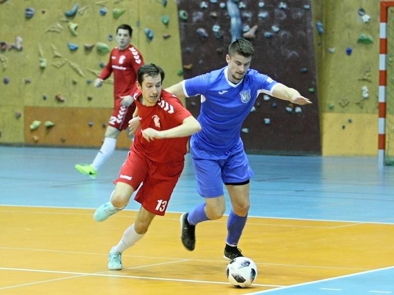 Liberecký Pampuch Team (v červeném) prohrál v domácím duelu II. futsalové ligy s Kladnem 3:5