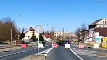 Jinak rušný přechod do Polska v Habarticích na Frýdlantsku je od rána zavřený, na polské straně hlídkuje policejní auto, které vrací řidiče zpátky.