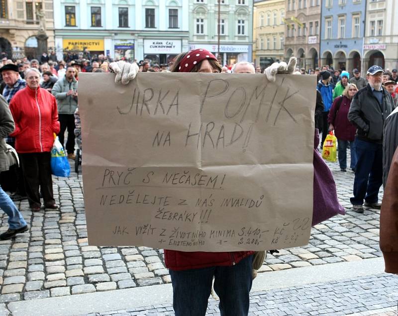 Lidé dávali nesouhlas s politikou vlády