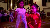 Vietnamská komunita z celého Liberecka si v sobotu večer připomněla dva tisíce let starý svátek Středu podzimu, vietnamsky TrungThu.