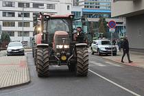 Libercem projely zemědělské stroje v rámci protestní akce.