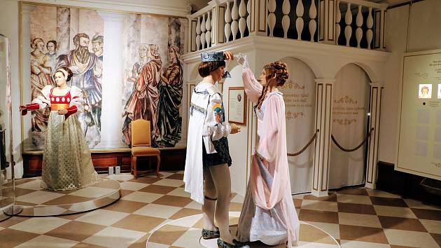 Výstava věnovaná pohádce Tři oříšky pro Popelku potěší návštěvníky zámku Moritzburg.