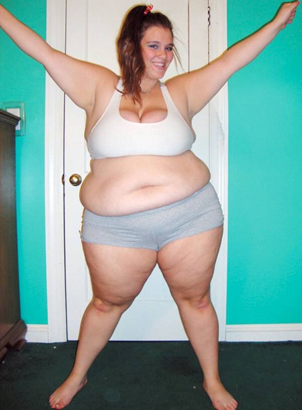 Britt. Teprve 23letá dívka z Kalifornie poslední tři roky fotí své přibírání na váze. Za tu dobu dokázala ztloustnout asi o 50 kilogramů.