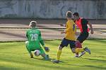 V drostenecké fotbalové soutěži U19 vyrychtoval Slovan Liberec hosty z Neratovic. Nastřílel jim neuvěřitelných 28 branek! (28:0). A to je druhá nejvyšší soutěž dorostu! Vítězové jsou v červených dresech.