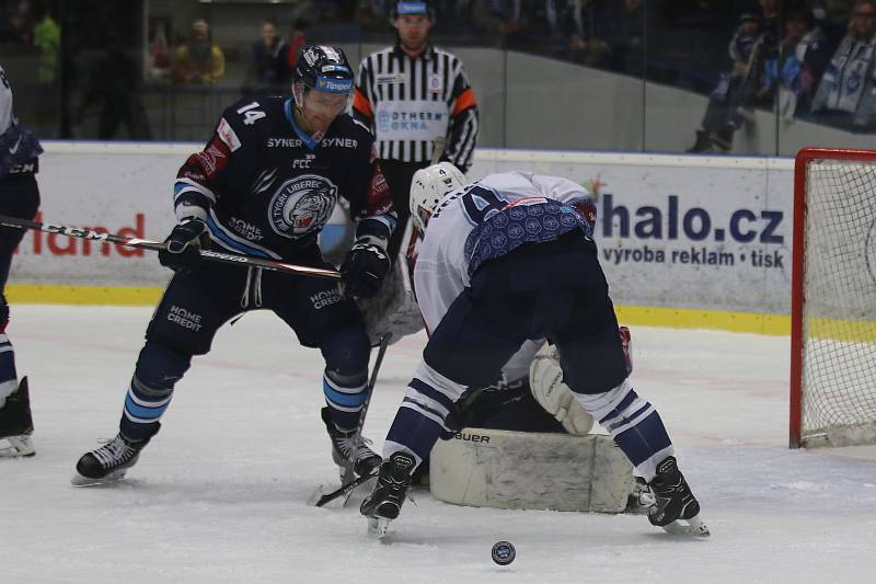 Kladno (v bílém) hostilo v hokejové extralize Liberec.