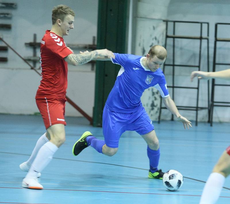 Liberecký Pampuch Team (v červeném) prohrál v domácím duelu II. futsalové ligy s Kladnem 3:5