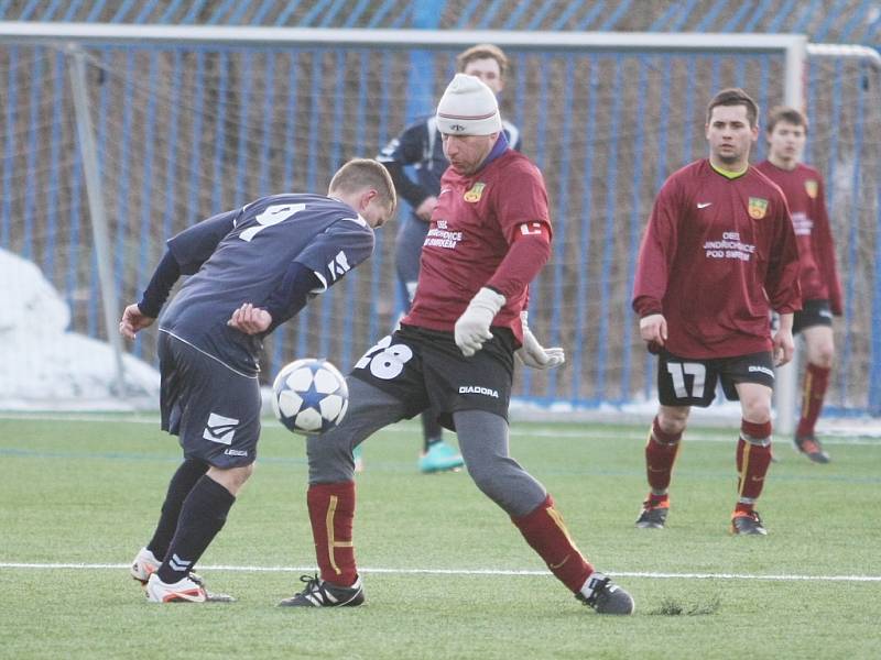 JINDŘICHOVICE DALY VESCI PĚT. Jeden gól vstřelil Vladislav Petrovič (v kulichu) nezadržitelně levačkou.