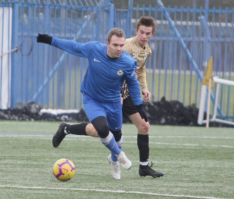 Chrastava (v modrém) podlehla v přípravném fotbale libereckému dorostu U18.