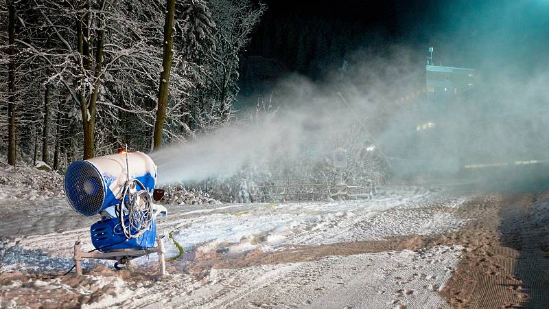 Zahájení lyžařské sezony na Ještědu v pátek 14. prosince