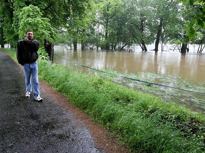 Velkou vodu očekávali Višňovští jako obvykle z Jizerských hor, přišla ale, jak řekl velitel višňovských hasičů Lubomír Erban z druhé strany, z polských výsypek.