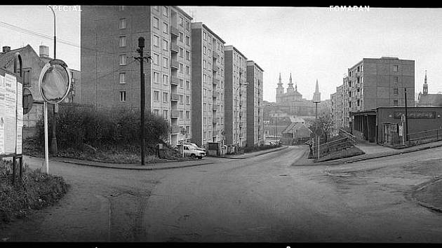 TO ČESKÉ TAO. Tak se jmenuje výstava panoramatických fotografií Ivana Lutterera v Galerii U Rytíře. Návštěvníci si mohou prohlédnout šedesát jeho panoramat, zobrazujících všednost.