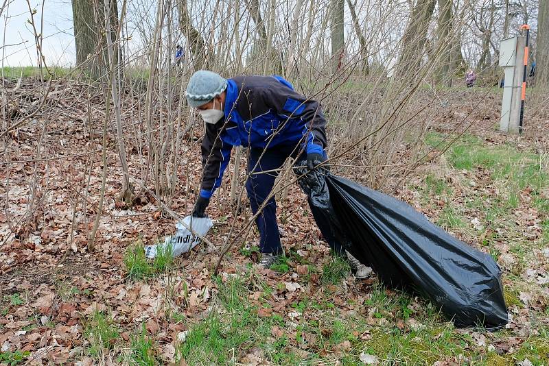 Téměř pět desítek žáků Základní školy speciální Frýdlant se ve středu 21. dubna 2021 zapojilo v rámci mezinárodního Dne Země do úklidu Frýdlantu.