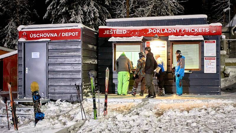 Zahájení lyžařské sezony na Ještědu v pátek 14. prosince