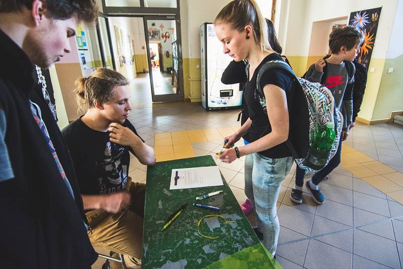 Výstražná stávka studentstva proběhla i na tanvaldském gymnáziu.