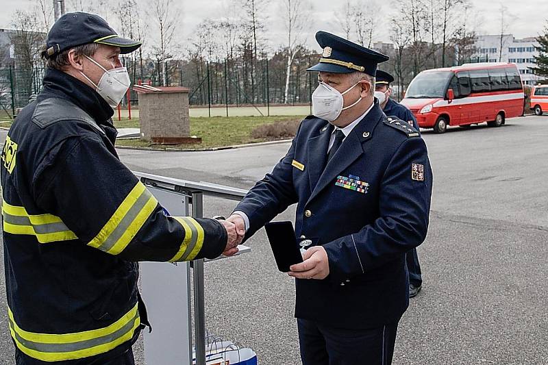 Do své poslední služby nastoupil hasič tělem i duší Lumír Jíra. Rozloučit se s ním přišli nejen kolegové ze směn, ale také zástupci z vedení Hasičského záchranného sboru Libereckého kraje.