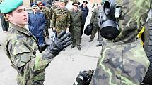Vojenští a letečtí přidělenci akreditovaní v České republice na rok 2010 navštívili chemickou brigádu. 24 zahraničních vojáků se seznámilo s úkoly a možnostmi liberecké brigády při nasazení na zahraničních misích.
