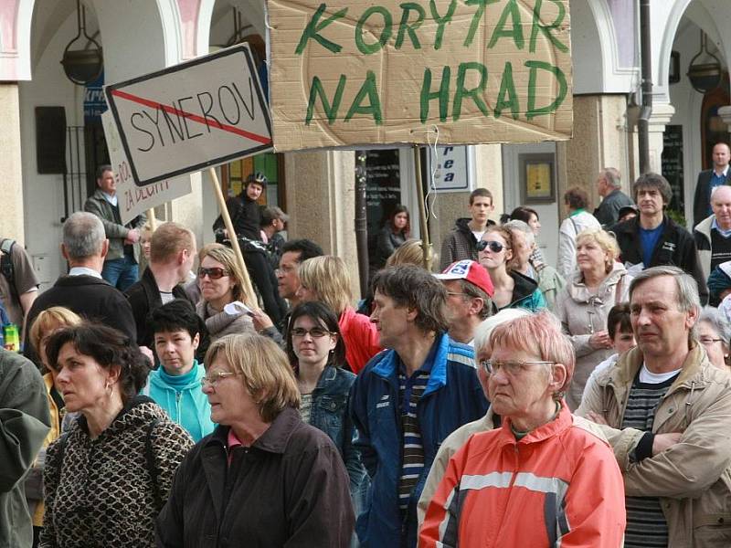 Demonstrace na podporu primátora Jana Korytáře a koalice, která se nedávno rozpadla. 