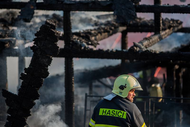 Krátce po páté hodině odpoledne 2. dubna 2017 vypukl požár ve stodole na Smržovce.