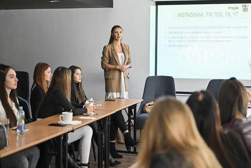 Finalistky soutěže Miss Czech republik měly o víkendu soustředění v libereckém Pytloun Grand Hotel Imperial.