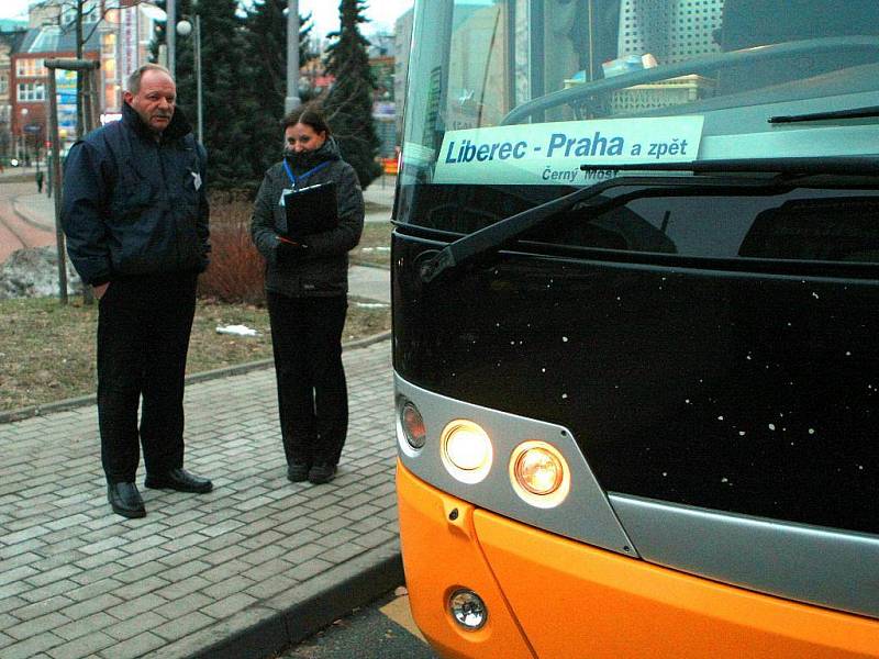Už téměř rok má autobus Student Agency do Prahy i zastávku na terminálu MHD Fügnerova.
