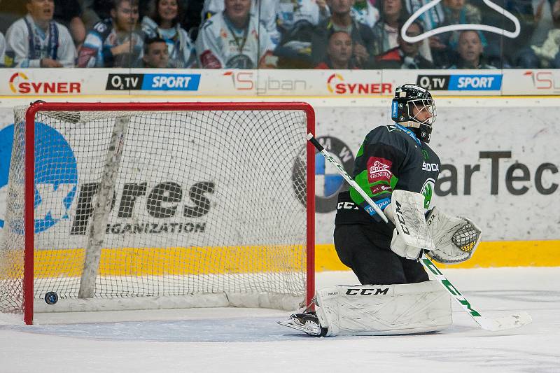 Utkání 6. kola Tipsport extraligy ledního hokeje se odehrálo 30. září v liberecké Home Credit areně. Utkaly se celky Bílí Tygři Liberec a BK Mladá Boleslav. Na snímku je branářk Gašper Krošelj.