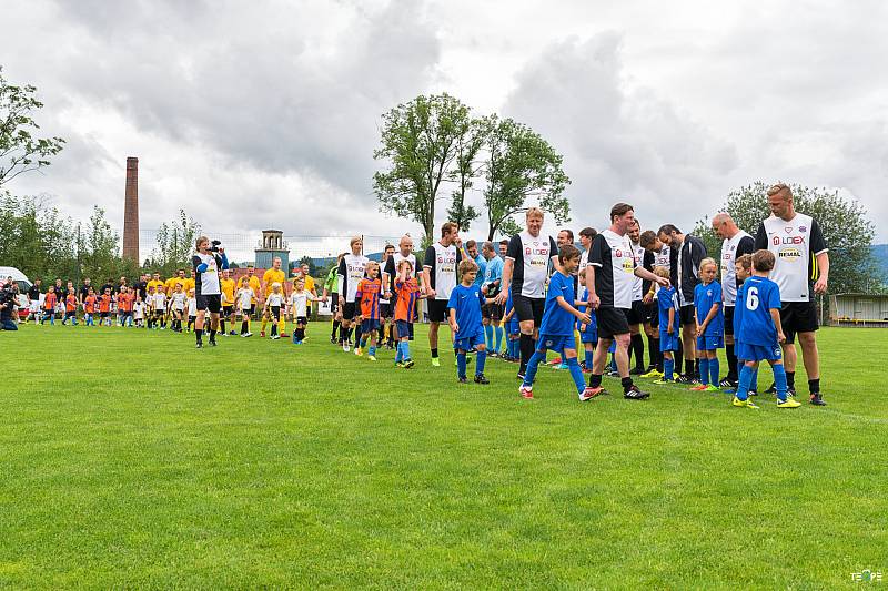 V rámci charitativní akce Jiskra pro Lukáše se 12. srpna ve Vratislavicích nad Nisou odehrál exhibiční fotbalový zápas týmů Real Top Praha a TJ Jiskra Vratislavice nad Nisou. Během dne byl zajištěn i bohatý kulturní program, vystoupily kapely Těla, Tres U