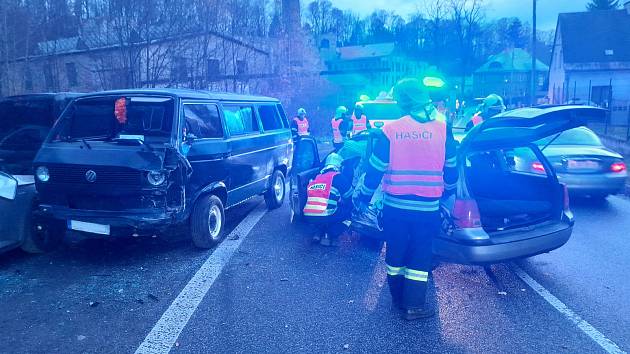 Dopravní nehoda v Chrastavě, ulici Frýdlantské.