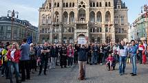 Lidé protestovali 9. dubna na libereckém náměstí Dr. E. Beneše proti premiérovi v demisi Andreji Babišovi a krokům jeho vlády bez důvěryi. Protestovali i lidé i v dalších městech České republiky.