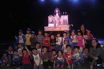 TŘI PŘADLENY. Naivní divadlo slavilo úspěch v Thaj-wanu.