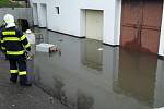 Vodní laguna v hotelu Impuls v Liberci ohrozila centrální elektrický rozvadeč ve sklepě.