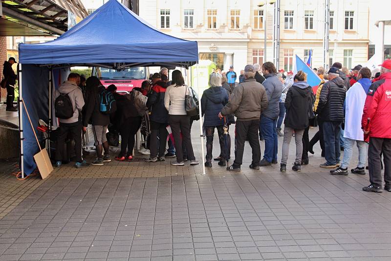 Demonstrace s názvem Nenásilná revoluce 28. září v Liberci