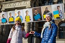 Liberečtí studenti zachytili bez příkras ukrajinské uprchlíky. Téměř dvouhodinová výstava dostala název Mezi námi.