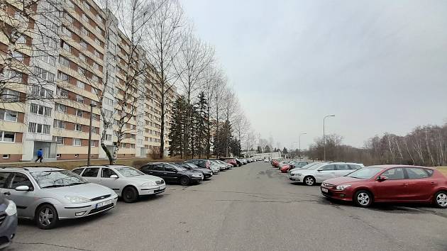 V lokalitě chybí několik stovek míst k parkování. Ilustrační foto.