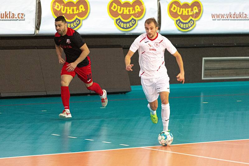 Futsalisté Liberce (bílé dresy) doma prohráli s teplickým Svarogem.