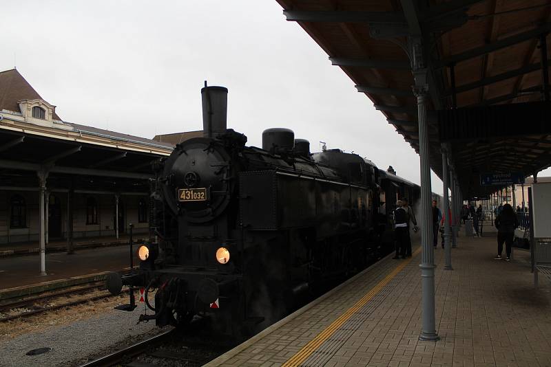 O víkendu 2.-3. listopadu 2019 proběhly na trati z Liberce do Žitavy oslavy 160 let trati. Na snímku zvláštní historický vlak ve stanici Liberec.