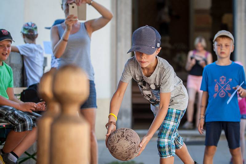 Dobové hry a soutěže pro malé i velké děti proběhly 7. srpna na hradě Valdštejn v Turnově.
