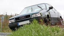 Řidič (*1969) s téměř třemi promilemi alkoholu nezvládl průjezd kruhovým objezdem v Mníšku u Liberce a s automobilem Audi vyjel na jeho vrchol. Nehoda se stala 8. dubna večer.