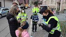 S návratem do škol si děti z některých základních škol mohly připomenout pravidla bezpečného přecházení vozovky a další pravidla společně s policisty a zástupci Týmu silniční bezpečnosti a BESIP Libereckého kraje.