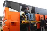 Autobusový dopravce ČSAD Liberec představil přírůstek do své flotily - autobus VDL Futura FHD2-129/410 určený pro přepravu handicapovaných.