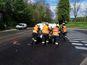 Nehoda dvou osobních automobilů v ulici Žitavská.
